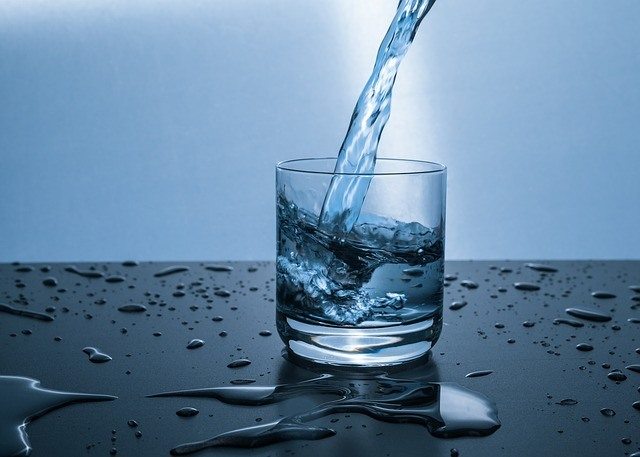 Wasser trinken macht fit - Bösch bewegt